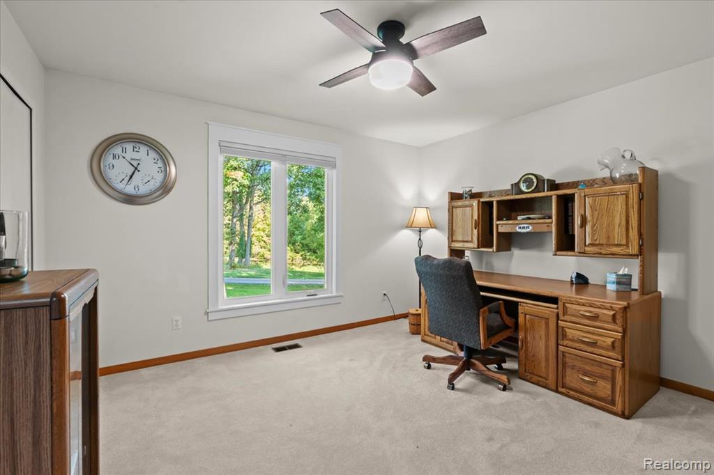 12002 Renfrew Court, Hartland, MI 48353 — Photo 32