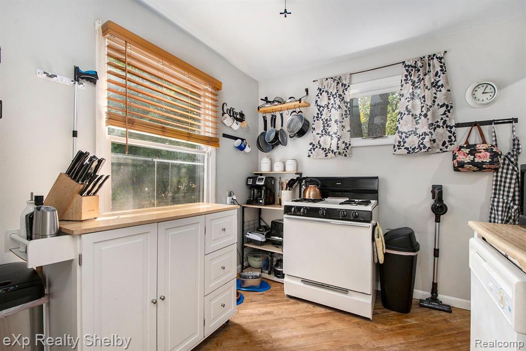 4549 Madison Avenue SE, Grand Rapids, MI 49548 — Photo 9