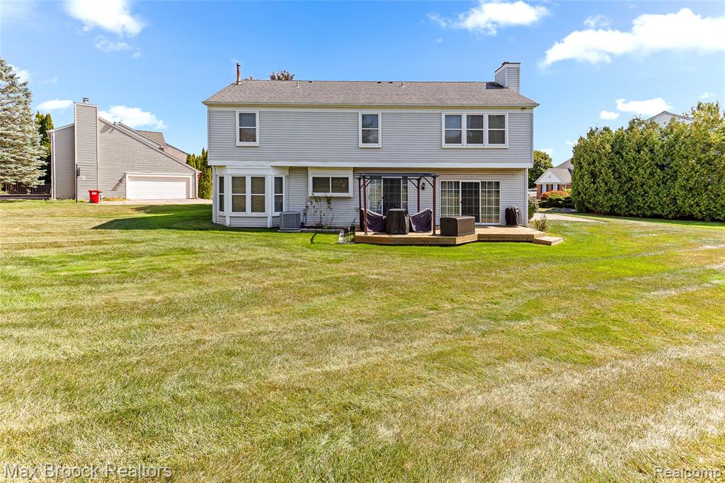 5492 Charrington Court, West Bloomfield, MI 48324 — Photo 8