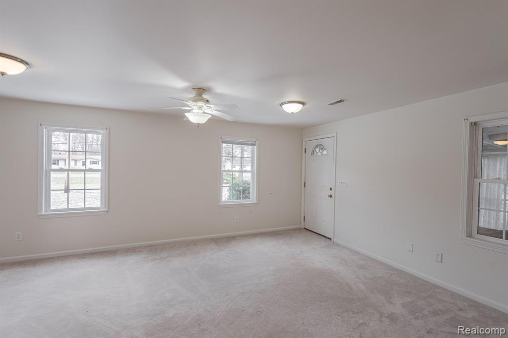 6194 E HILL Road, Grand Blanc, MI 48439 — Photo 4