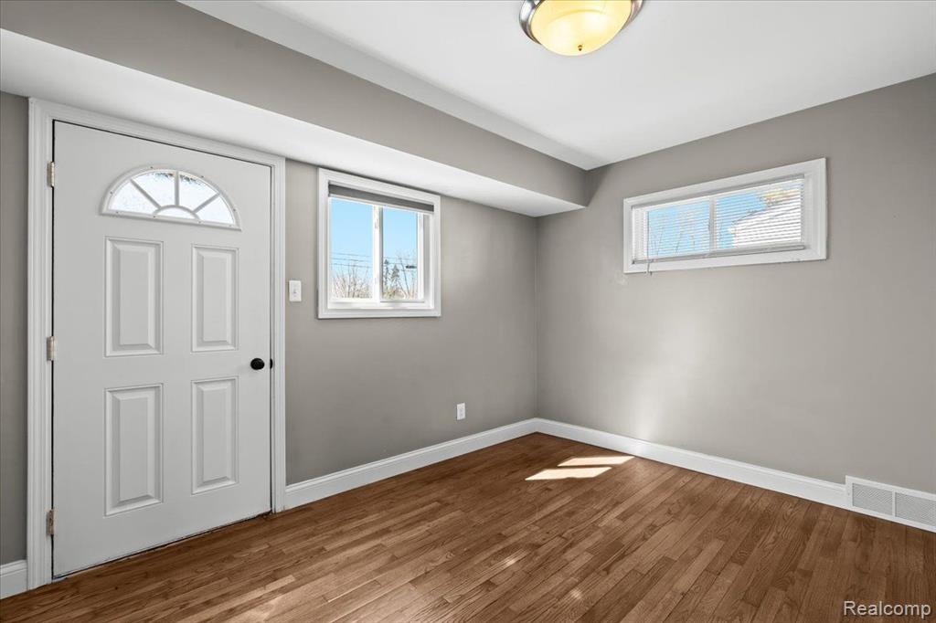 923 W Stephen Avenue, Clawson, MI — Photo 15