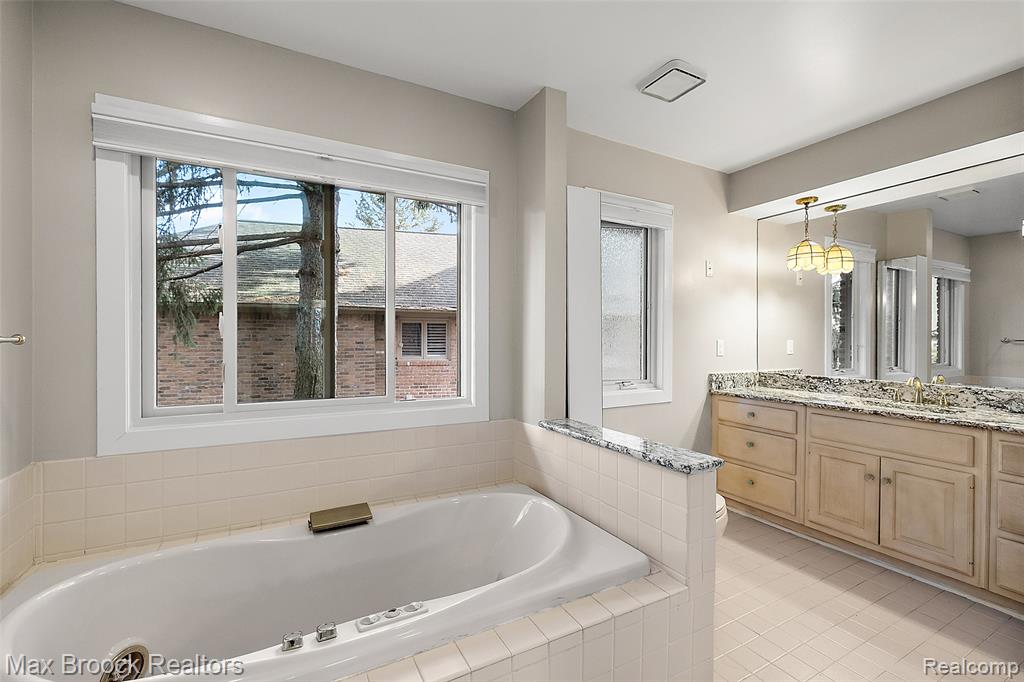 3673 York Court, Bloomfield Hills, MI 48301 — Photo 12