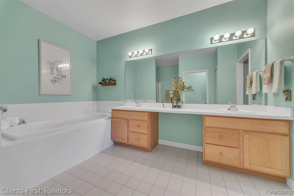 47755 VISTAS CIRCLE Drive N, Canton, MI 48188 — Photo 26