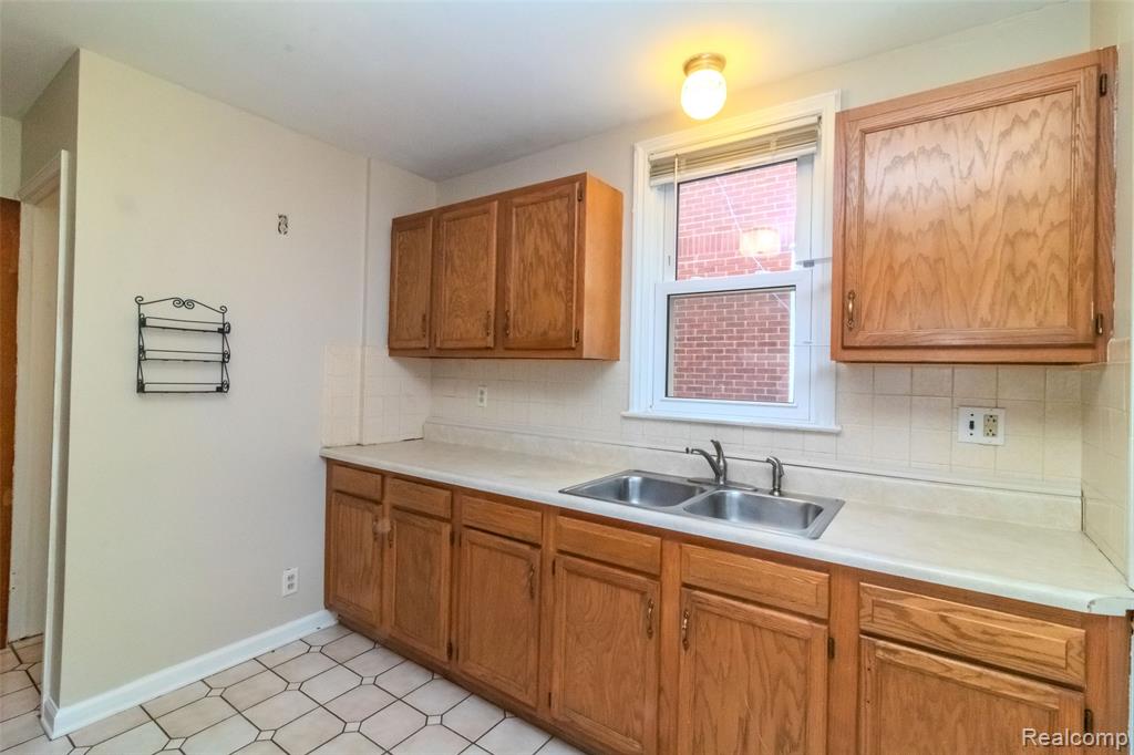 6630 Hartwell Street, Dearborn, MI 48126 — Photo 17