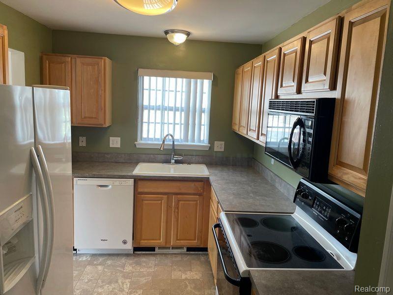 45538 WARWICK Drive, Macomb, MI 48044 — Photo 5
