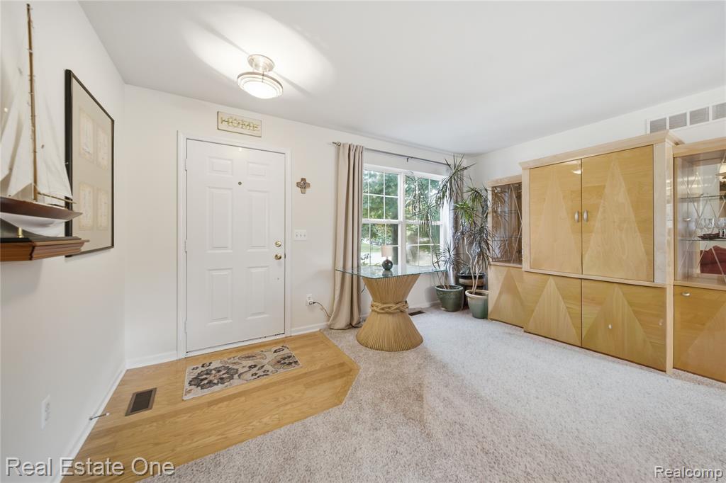 8576 Barrington Drive, Ypsilanti, MI 48198 — Photo 4