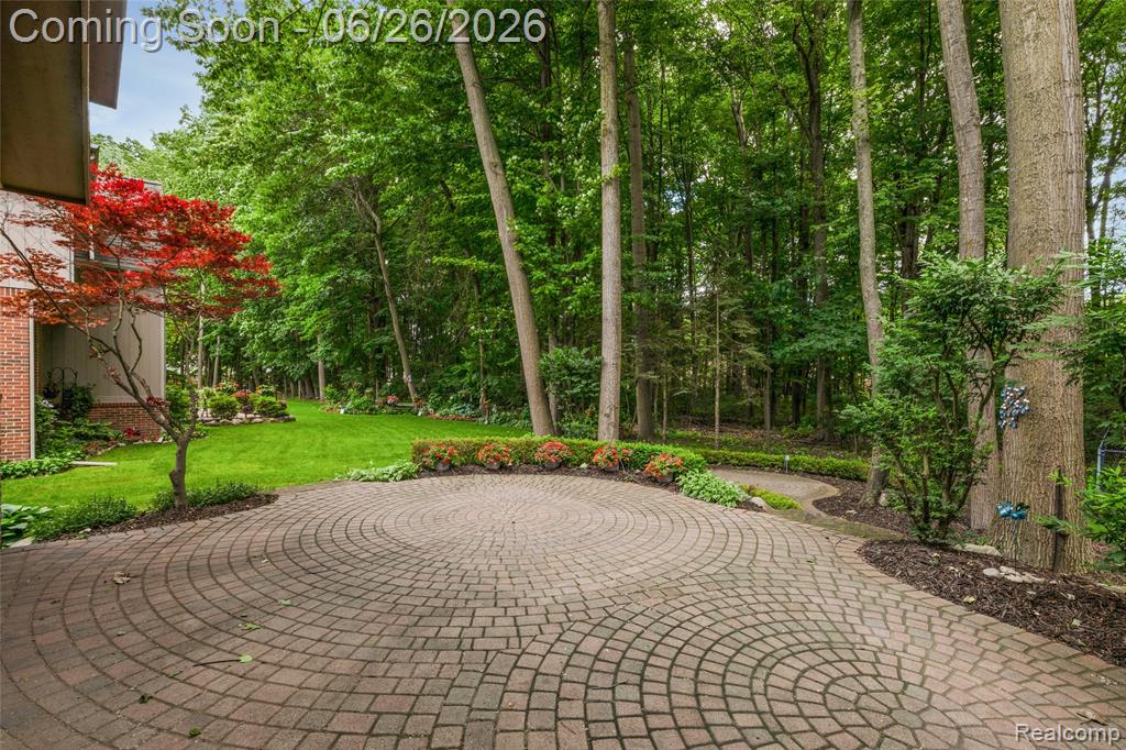 2176 Oakwood Drive, Troy, MI 48085 — Photo 38