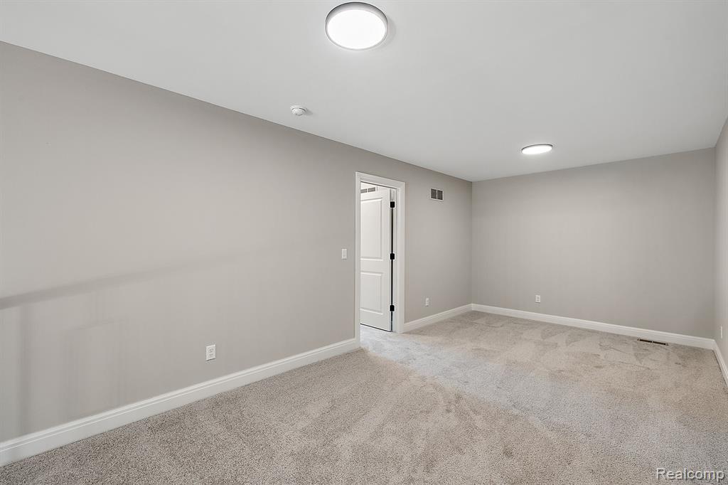 55308 HANFORD Court, Utica, MI 48316 — Photo 35