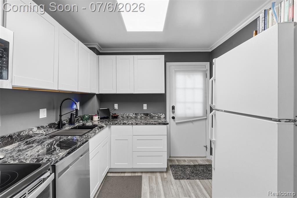 906 E Kearsley Street, Flint, MI 48503 — Photo 14
