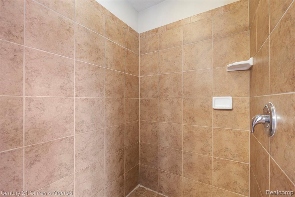 51207 Brompton, Novi, MI — Photo 35