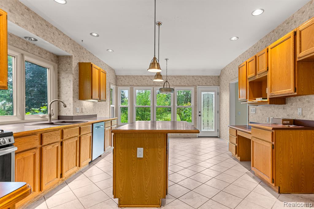 47553 TEN POINT Drive, Canton, MI 48187 — Photo 9