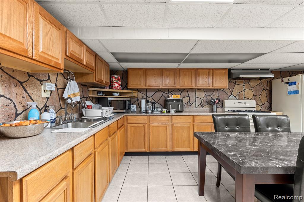 26611 Cecile Street, Dearborn Heights, MI 48127 — Photo 39