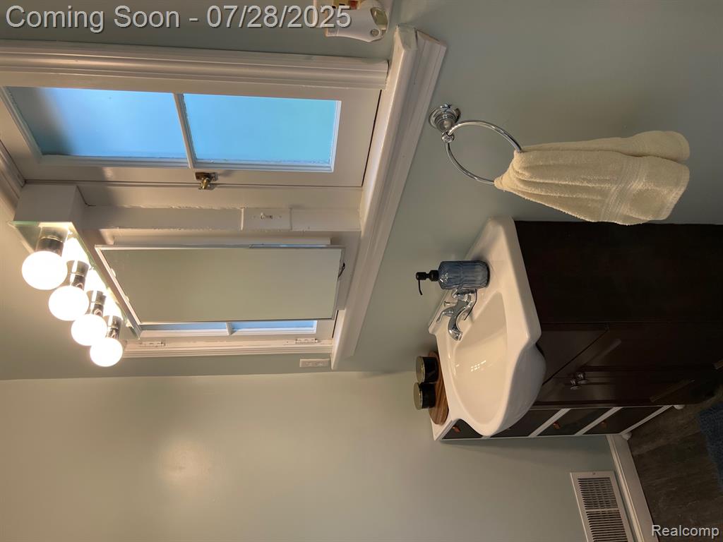 617 N Madison Street, Lapeer, MI 48446 — Photo 23