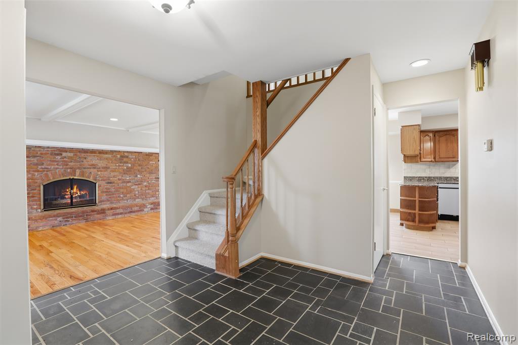5972 Barnstable Court, West Bloomfield, MI — Photo 5