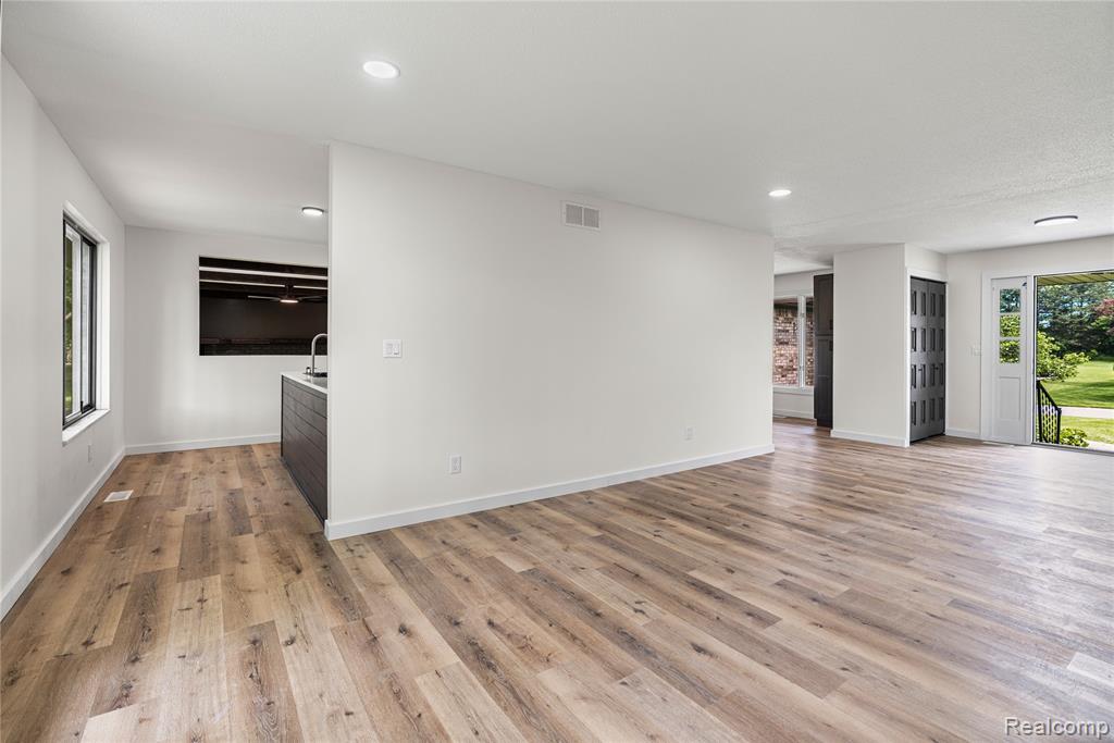 507 Charing Cross Drive, Grand Blanc, MI 48439 — Photo 30