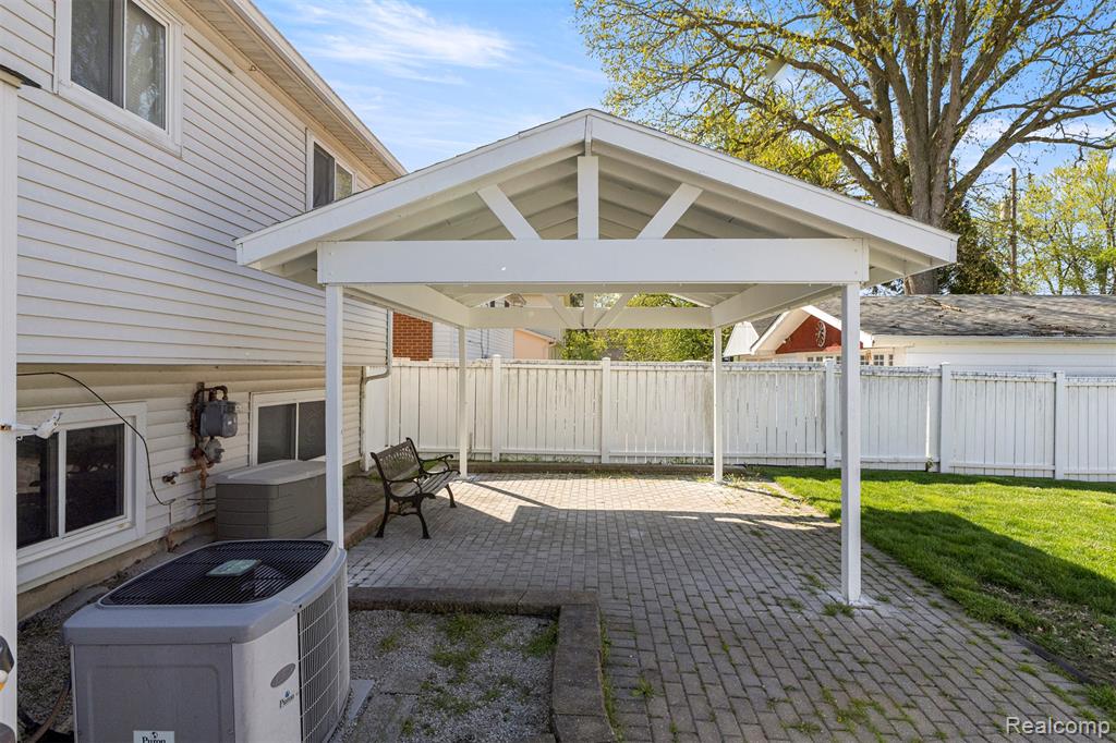 30022 White Street, Rockwood, MI — Photo 28