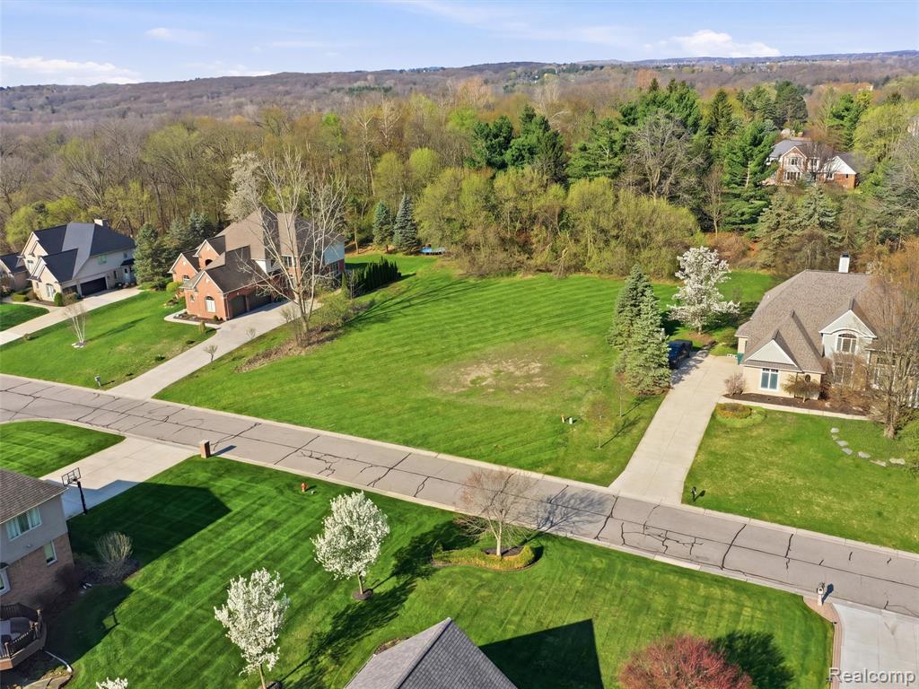 4672 Woodland Hills Drive, Rochester, MI 48306 — Photo 14