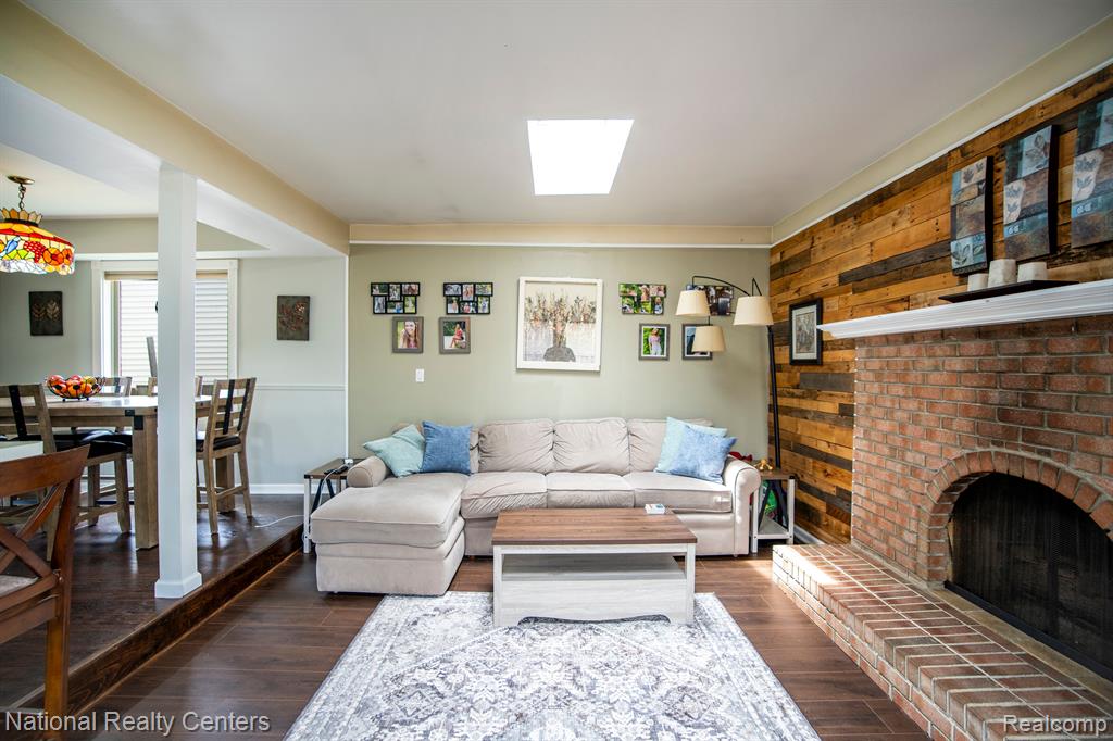 42438 SOMERSET Court, Canton, MI 48187 — Photo 9