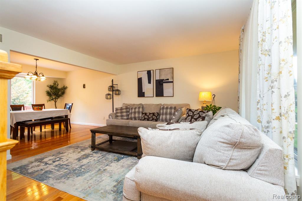 5470 MILL RACE Way, Commerce Twp, MI 48382 — Photo 9