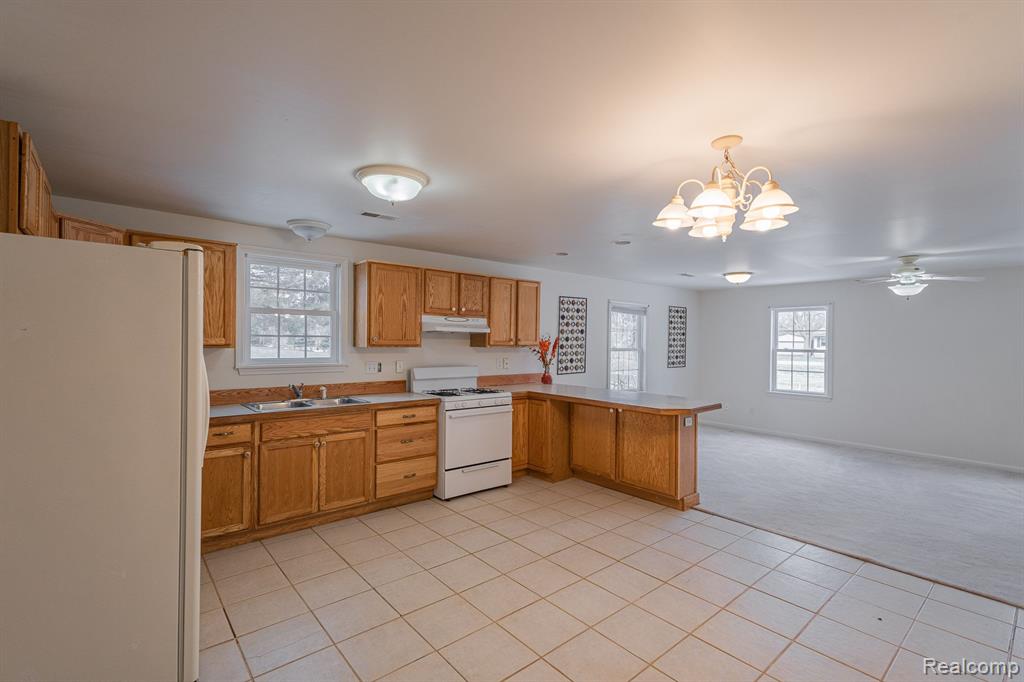 6194 E HILL Road, Grand Blanc, MI 48439 — Photo 9