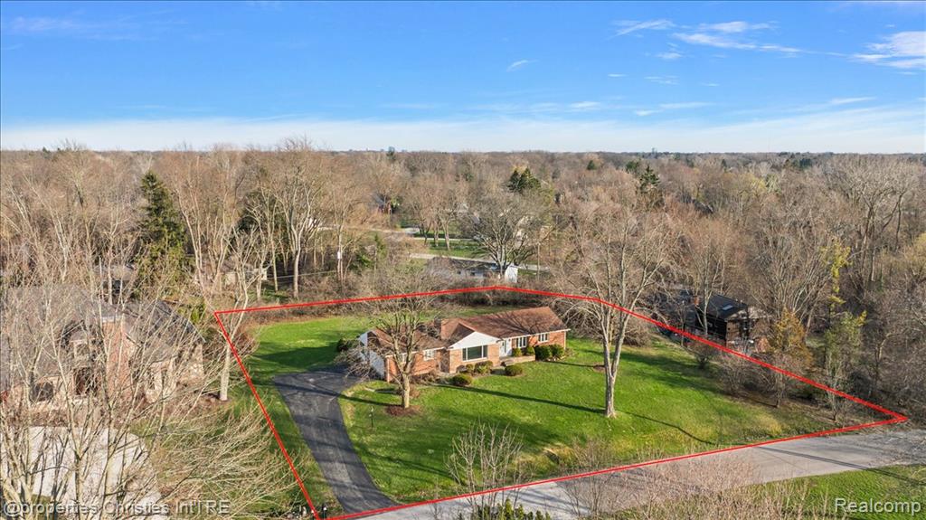 5753 N. Kilbrennan Road, Bloomfield, MI 48301 — Photo 2