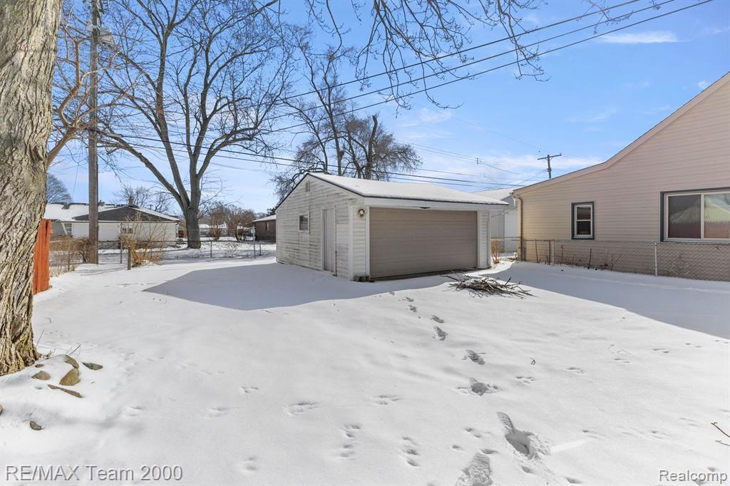 5876 KINMORE Street, Dearborn Heights, MI 48127 — Photo 28