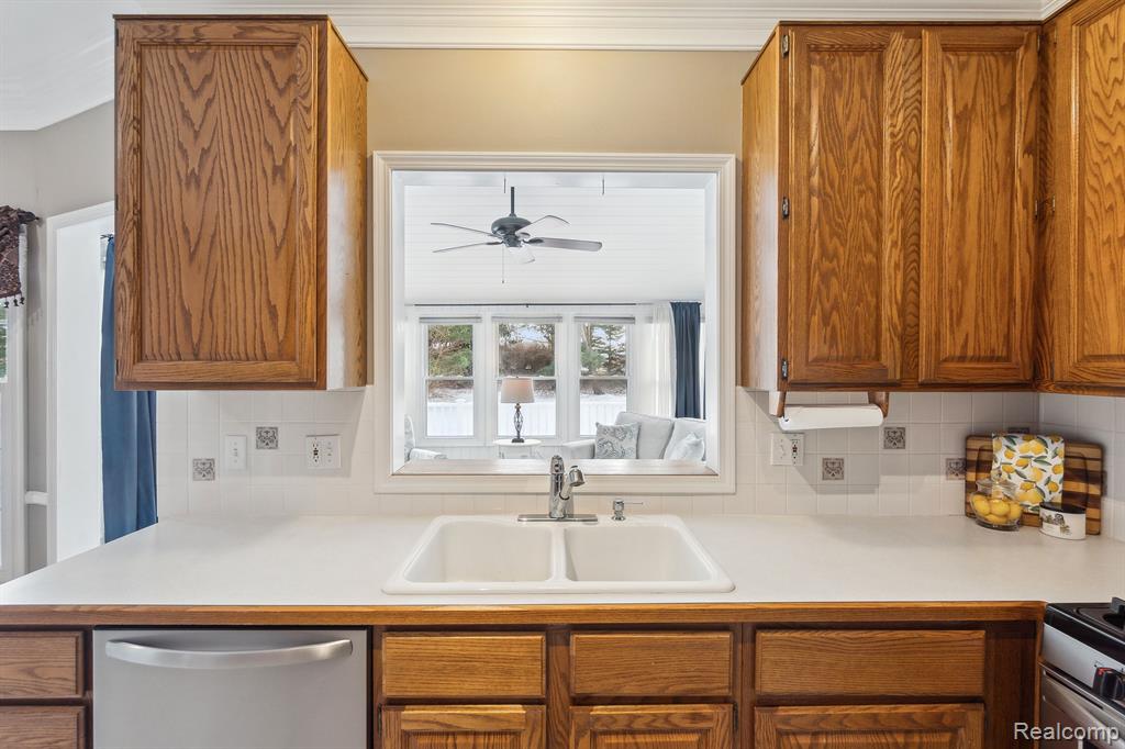 2086 CUMBERLAND Drive, Brighton, MI 48114 — Photo 10