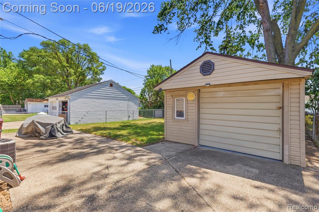 7228 Sterling Street, Center Line, MI 48015 — Photo 26