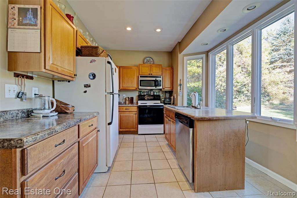 2444 Ray Road, Oxford, MI 48370 — Photo 7
