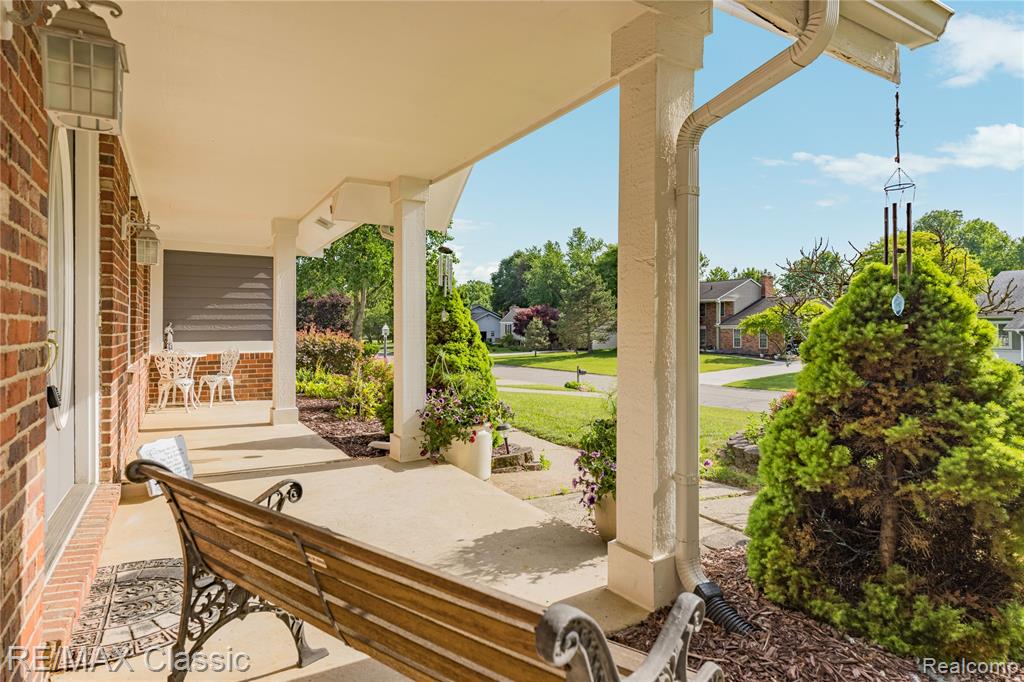 5651 Warrenshire Drive, West Bloomfield, MI — Photo 10