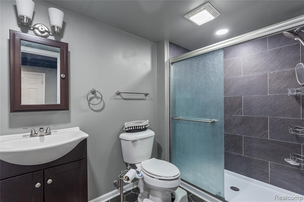 28547 Oakmonte Circle E, New Hudson, MI 48165 — Photo 42