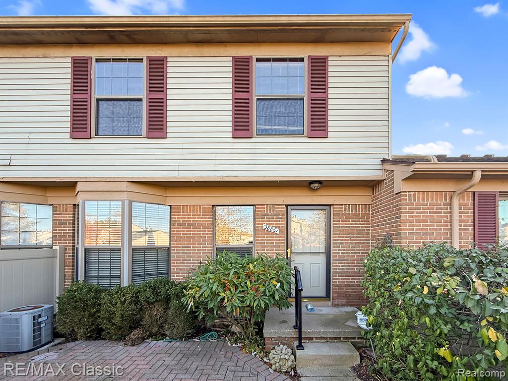 38861 Country Circle, Farmington Hills, MI 48331 — front exterior