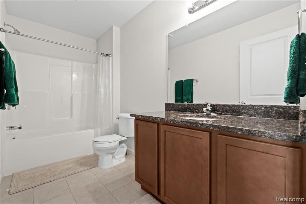 8242 BERWICK Drive, Westland, MI — Photo 24