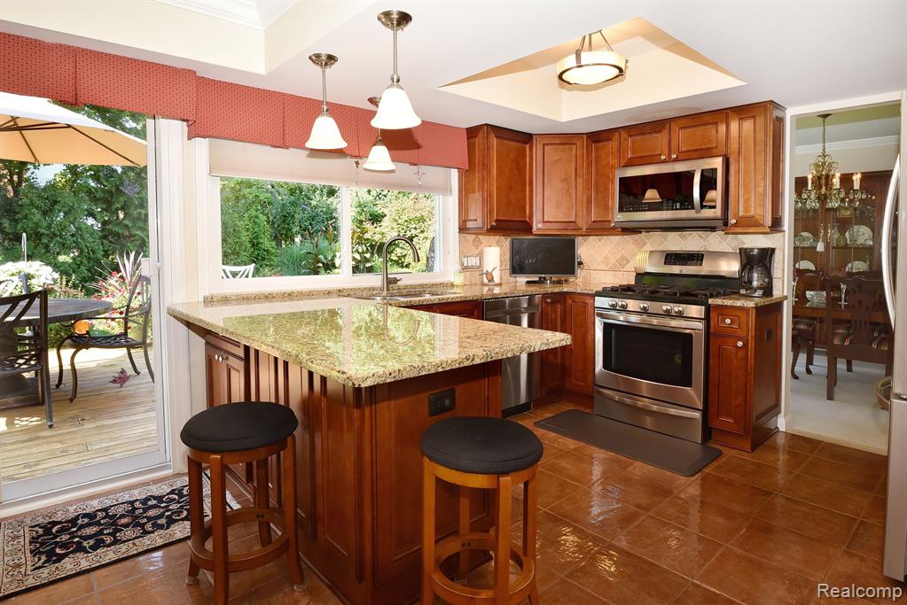 5544 WHITE HALL Circle, West Bloomfield, MI 48323 — Photo 9