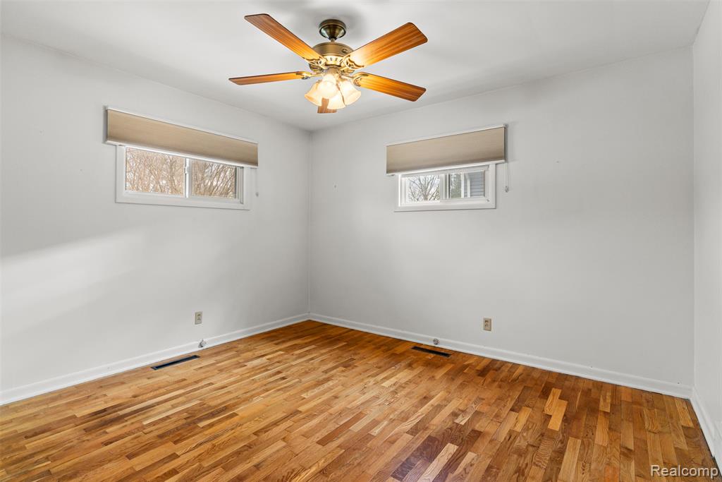 428 Sunnyside Drive, Flushing, MI 48433 — Photo 13
