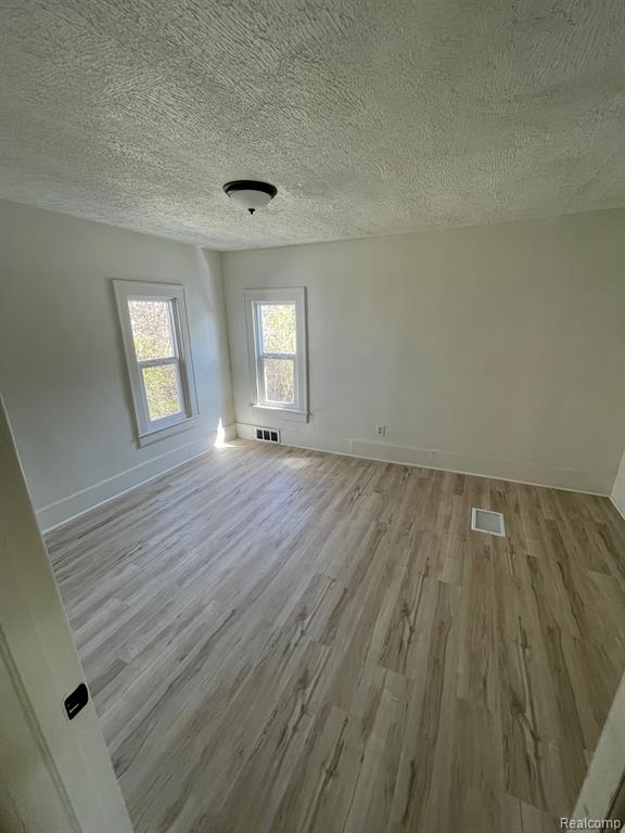 227 MASSACHUSETTS Street, Highland Park, MI 48203 — Photo 7