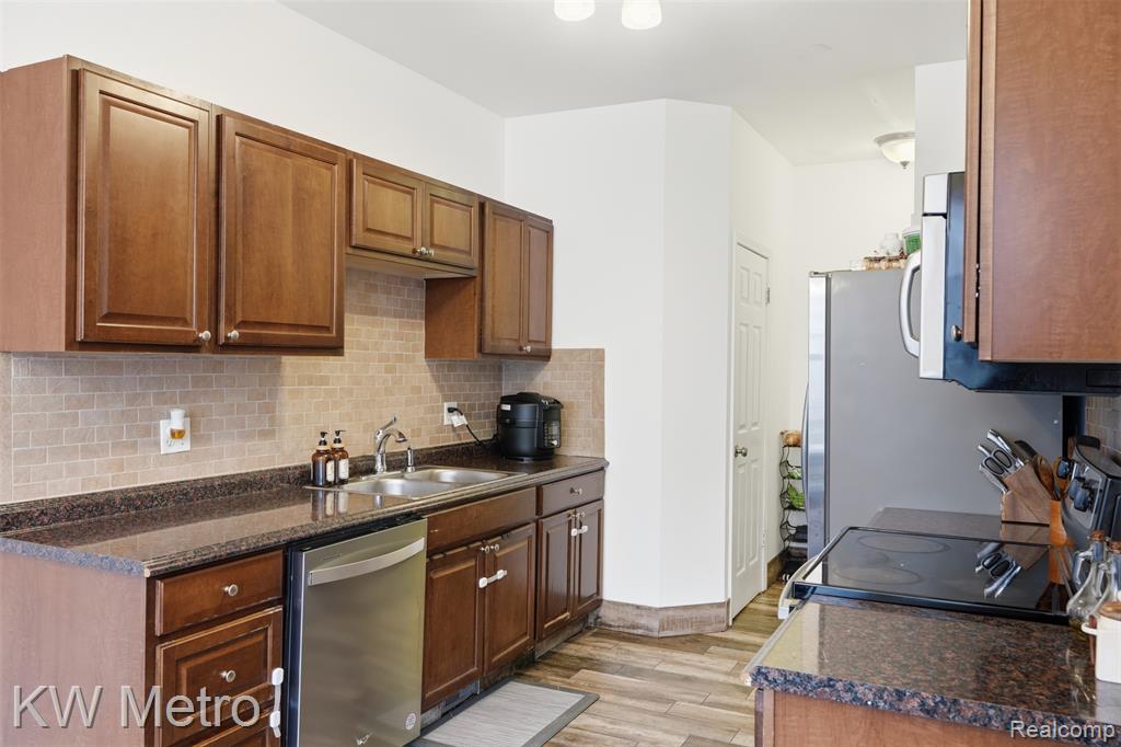 7072 Green Farm Road, West Bloomfield, MI — Photo 13