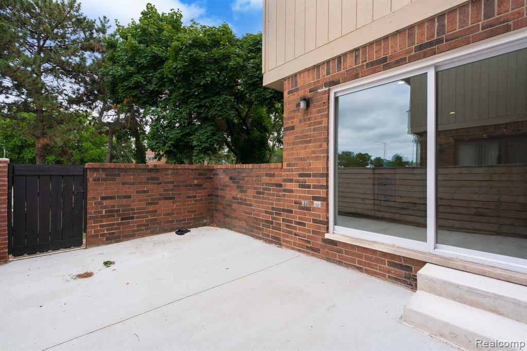 3104 Woods Circle, Detroit, MI 48207 — Photo 8