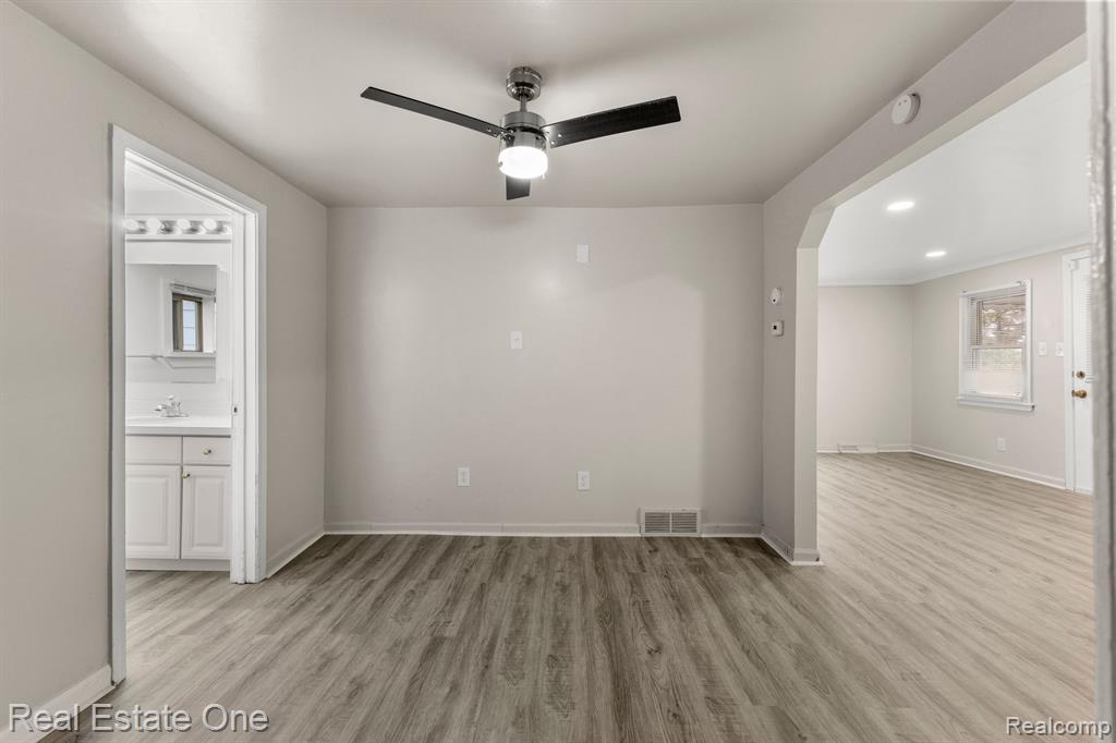 5121 CROISSANT Street, Dearborn Heights, MI 48125 — Photo 25
