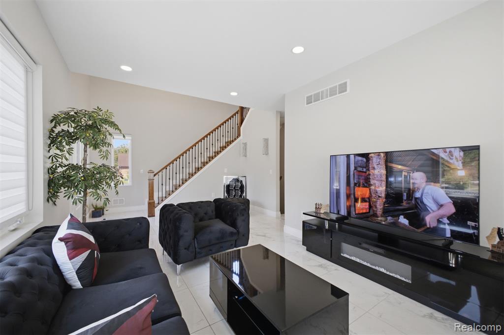 26172 Hass Street, Dearborn Heights, MI 48127 — Photo 10