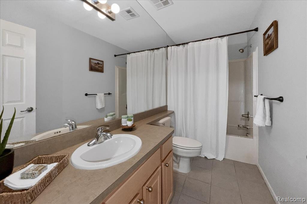 731 Amberly Drive, C, Waterford, MI 48328 — Photo 23