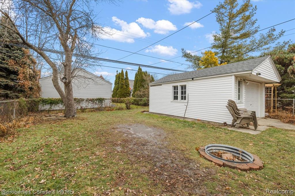 21553 Bournemouth Street, Harper Woods, MI 48225 — Photo 27