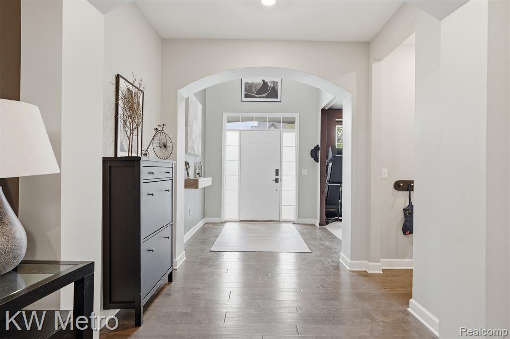 4953 W Stonegate Circle, Lake Orion, MI — Photo 4