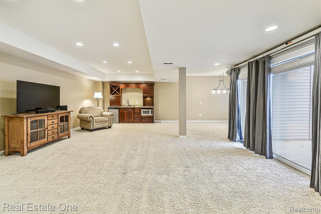 941 PERSIMMON Drive, Brighton, MI 48116 — Photo 32