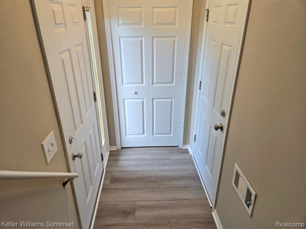 71 Meadow Wood Drive, Rochester Hills, MI 48307 — Photo 6
