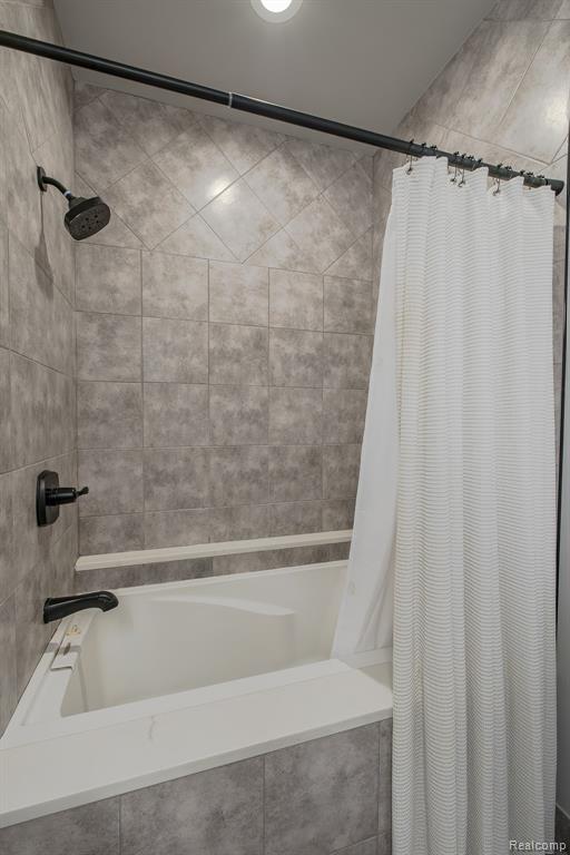 7466 Village Court, Davisburg, MI 48350 — Photo 24