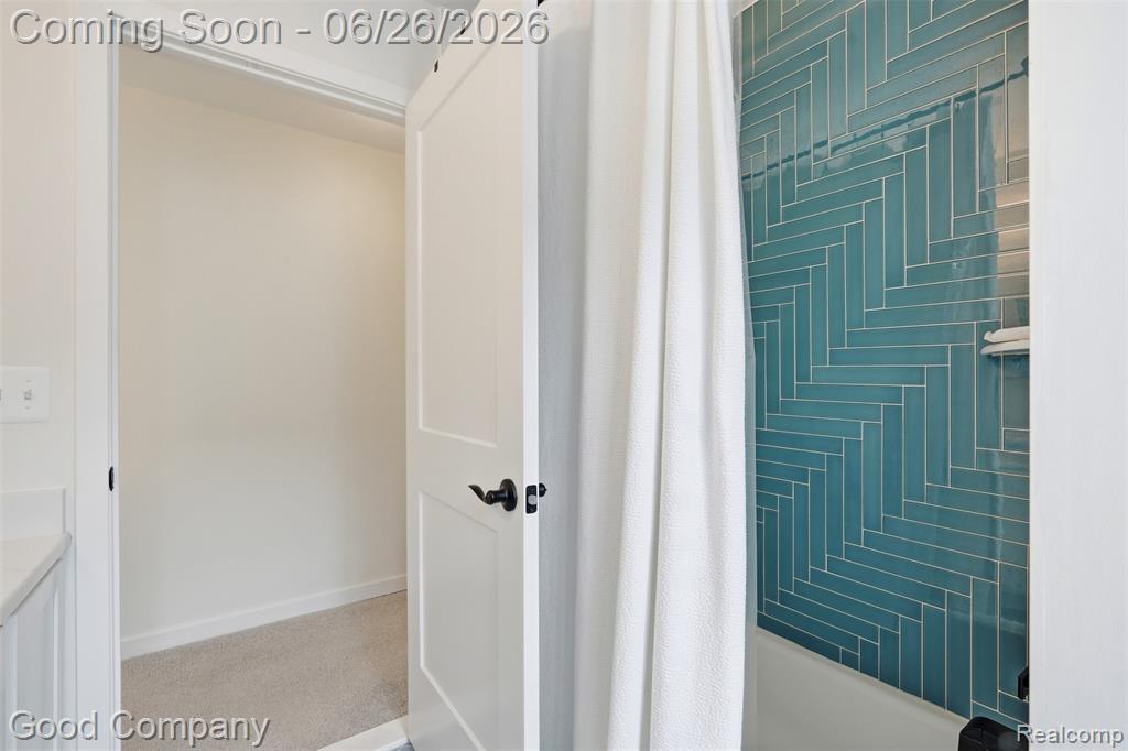 8431 Kenberton Drive, Oak Park, MI 48237 — Photo 27