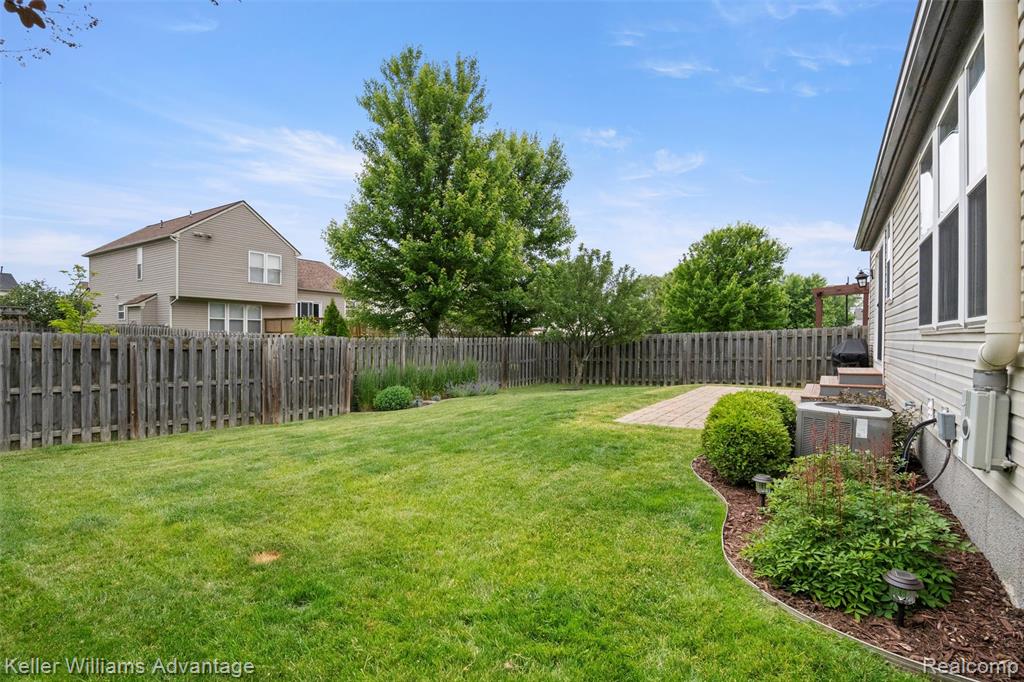 7501 Carlton Drive, Ypsilanti, MI 48197 — Photo 34