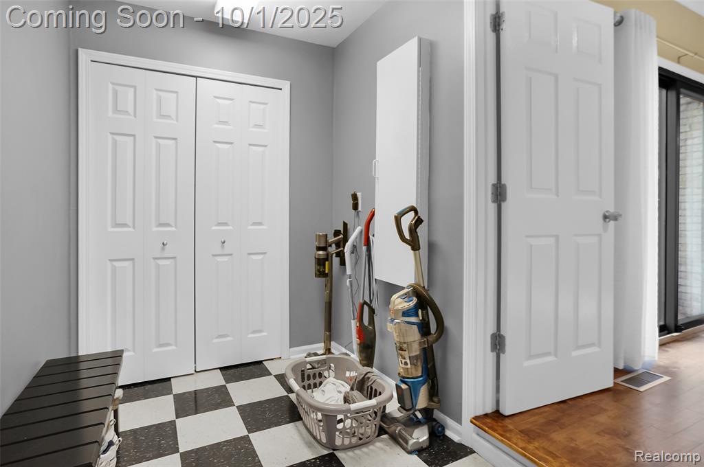 4154 Wabeek Lake Drive S, Bloomfield Hills, MI 48302 — Photo 25