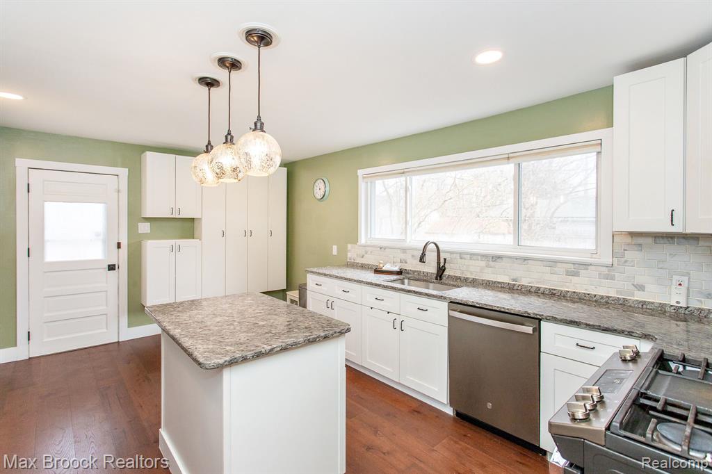 918 ALBERTA Street, Ferndale, MI 48220 — Photo 10